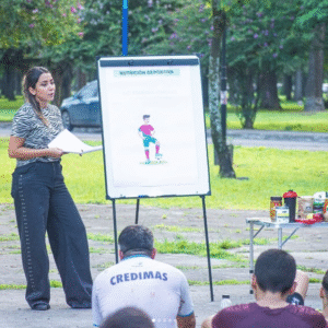 Nutricionista dando una consulta